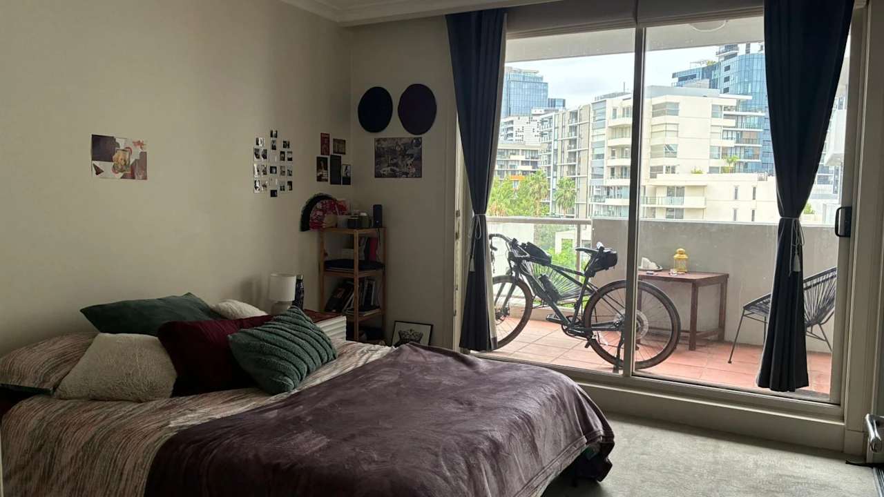 Furnished room in a flatshare