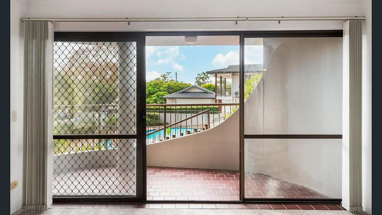 Whole property with 2 rooms for rent