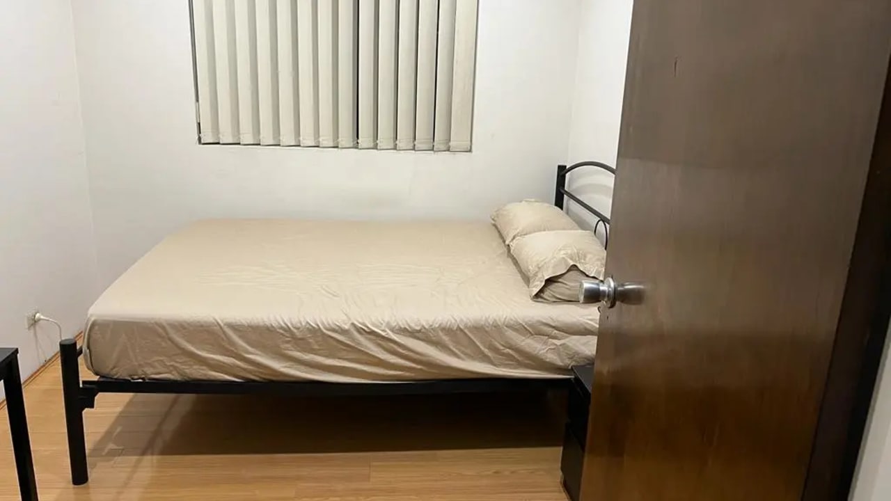 Furnished room in a flatshare