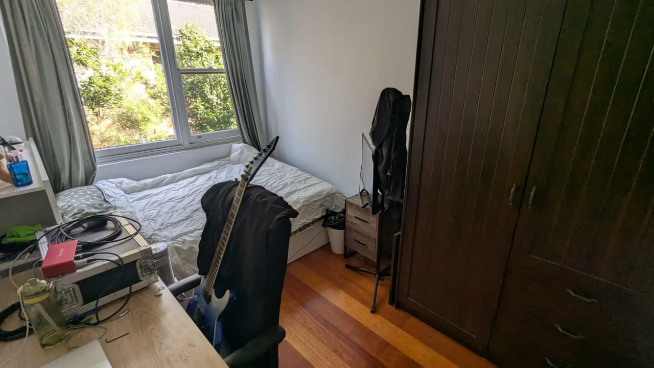 Unfurnished room in a flatshare
