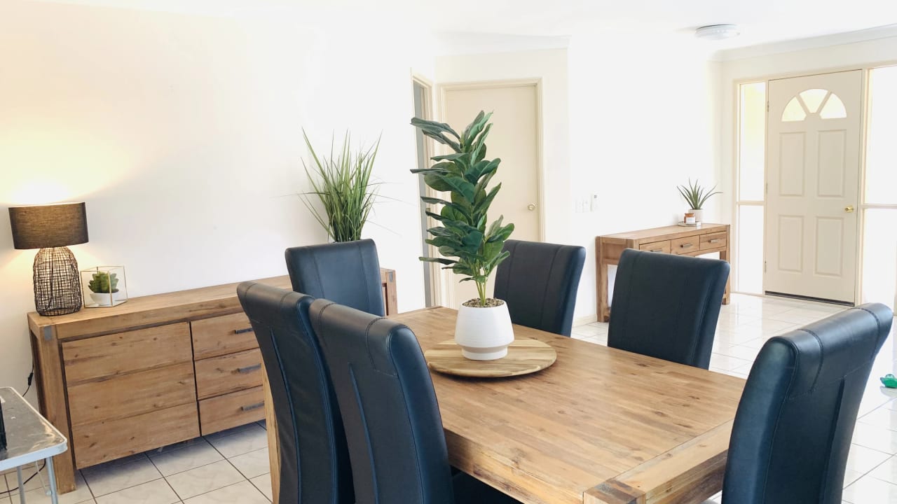 Room in a share house