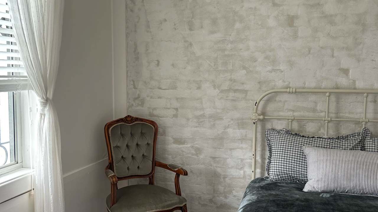 Furnished room with own bathroom