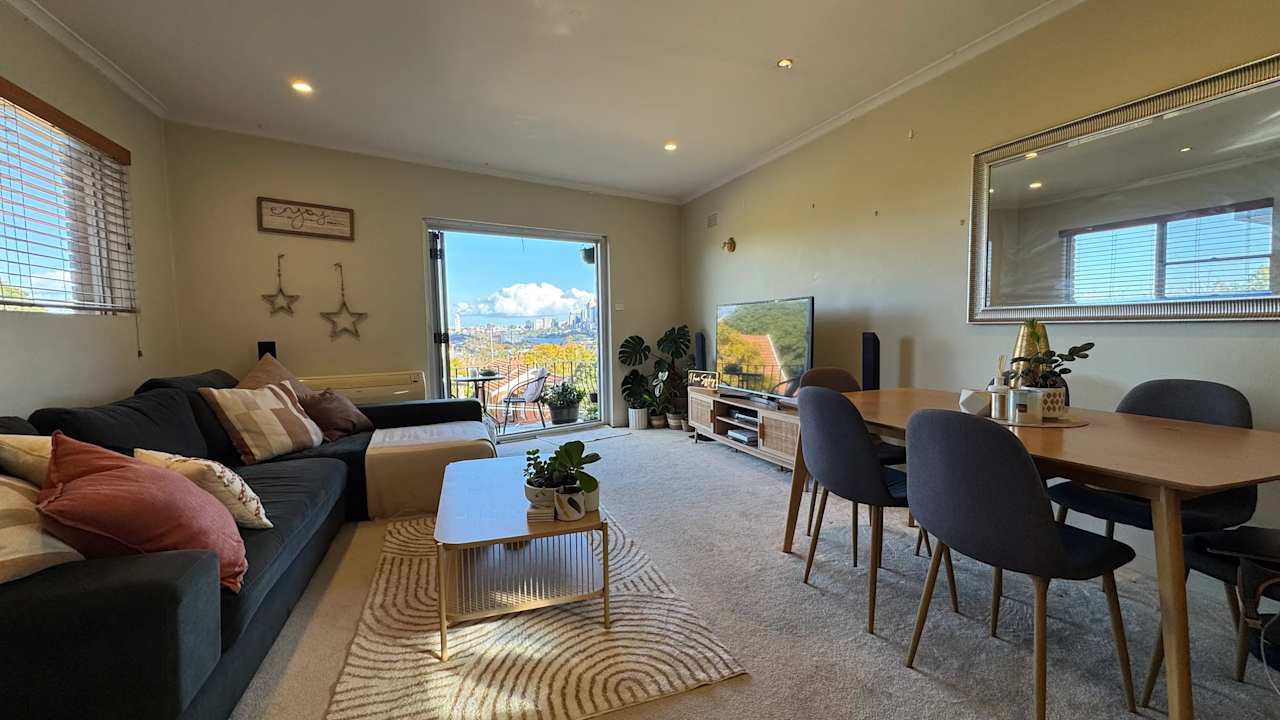 Unfurnished room in a flatshare
