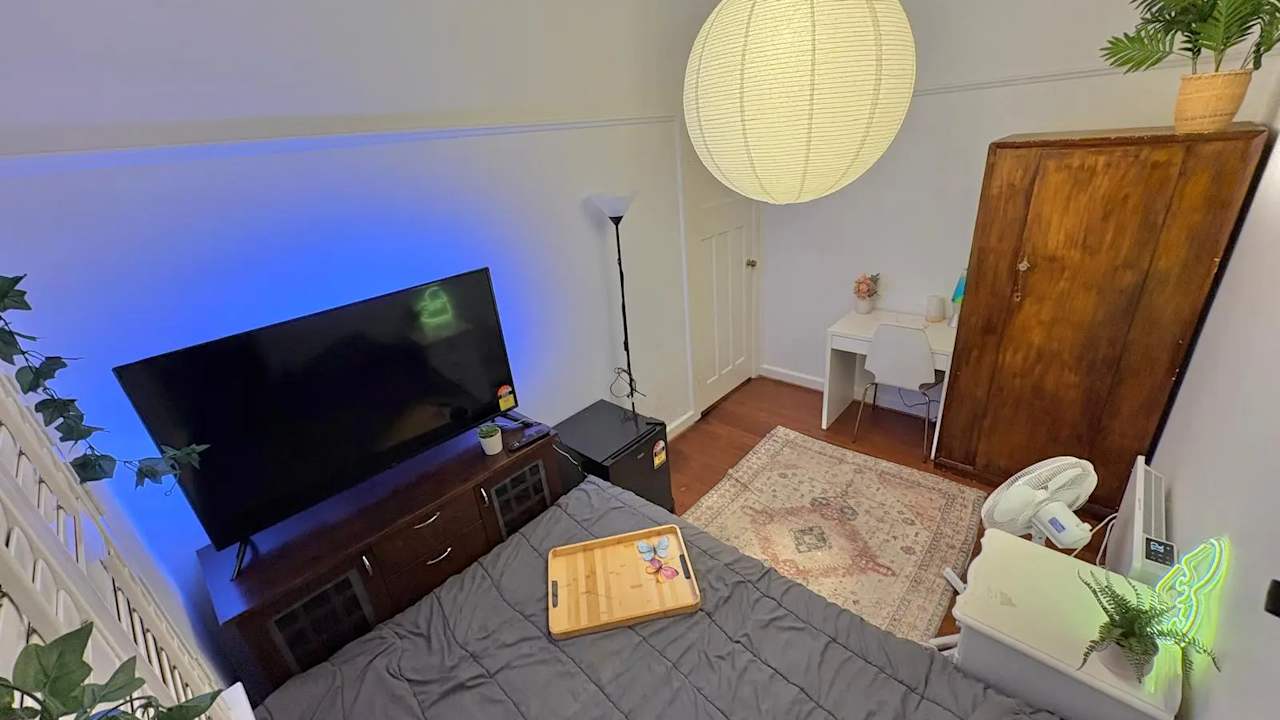 Furnished room in a flatshare