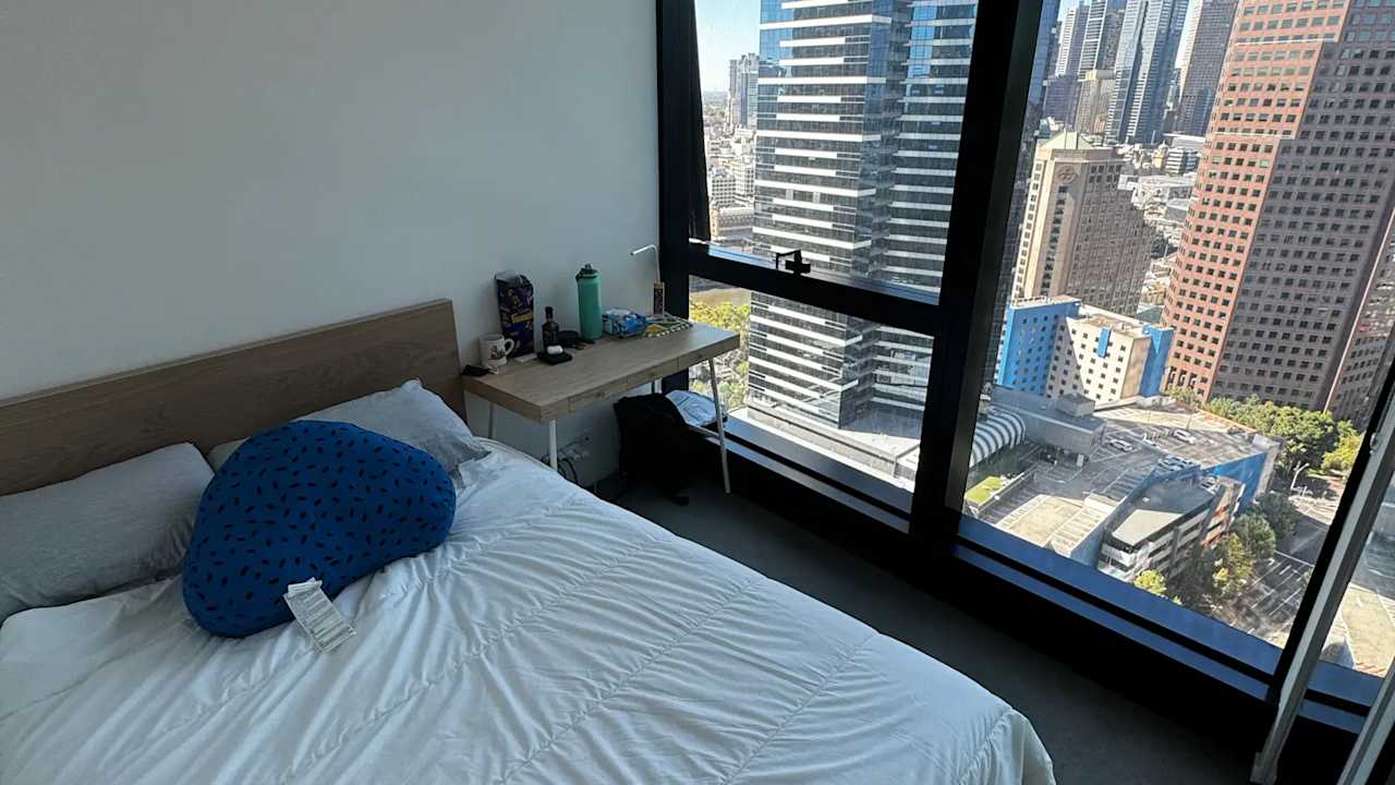 Furnished room with ensuite in a flatshare