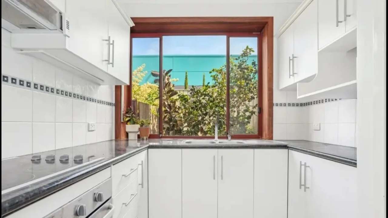 Whole property with 1 room for rent
