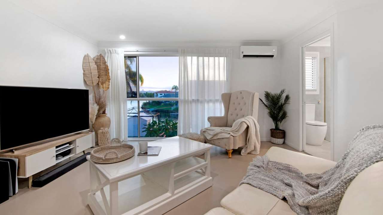 Unfurnished room with own bathroom