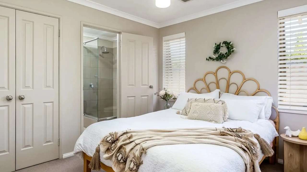 Room in a share house