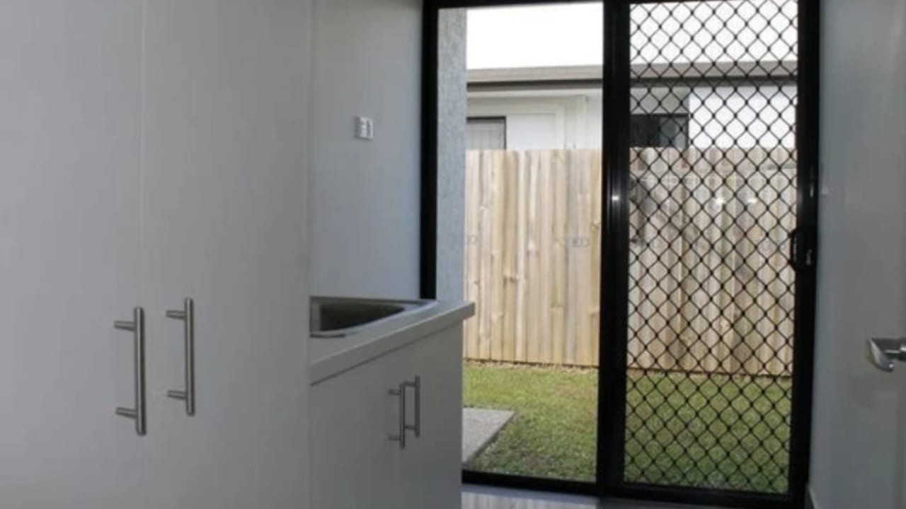 Room in a share house