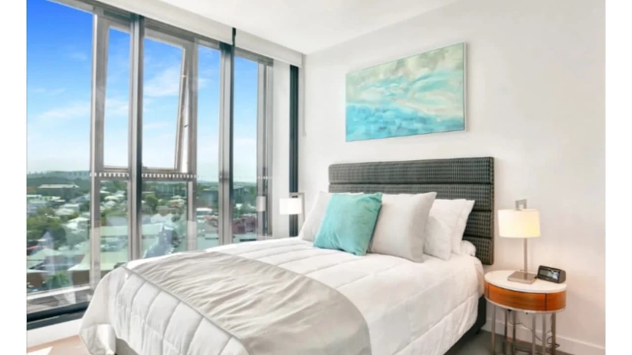 Furnished room with ensuite in a flatshare
