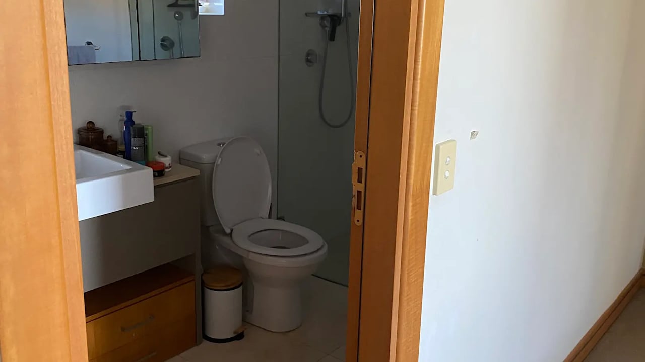 Furnished room with ensuite in a flatshare