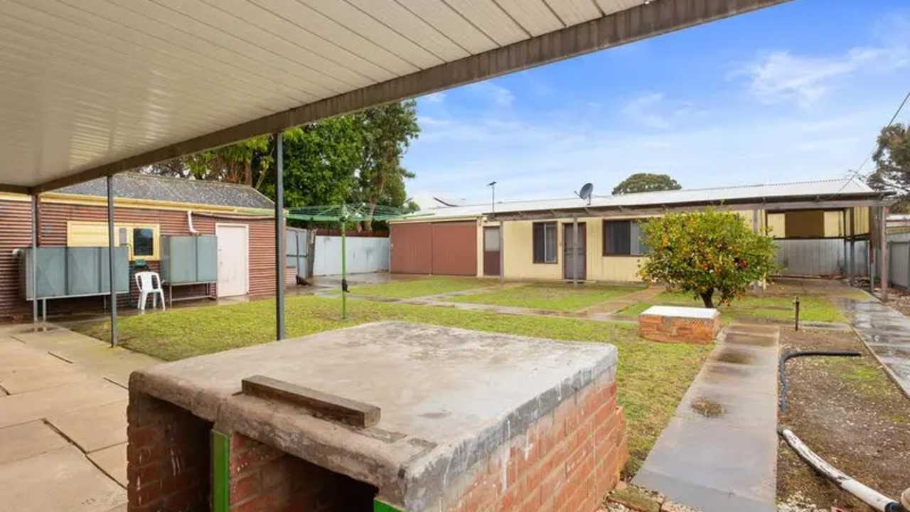 Room in a share house