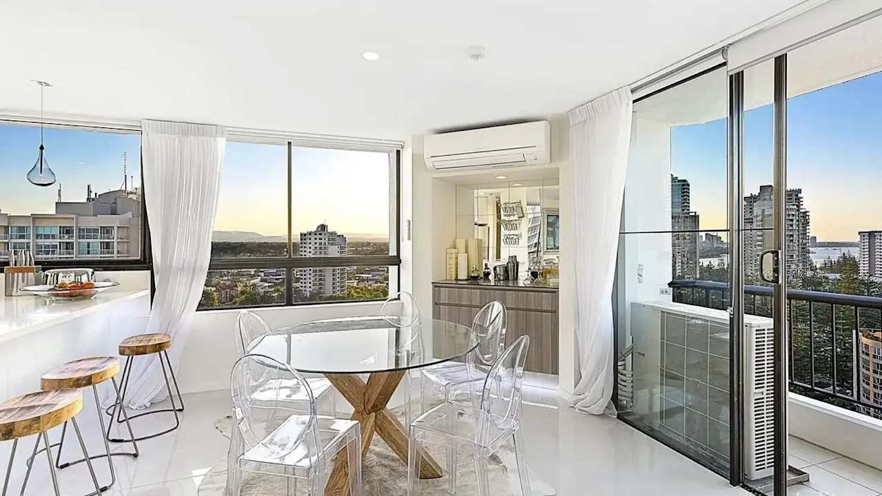 Furnished room with ensuite in a flatshare