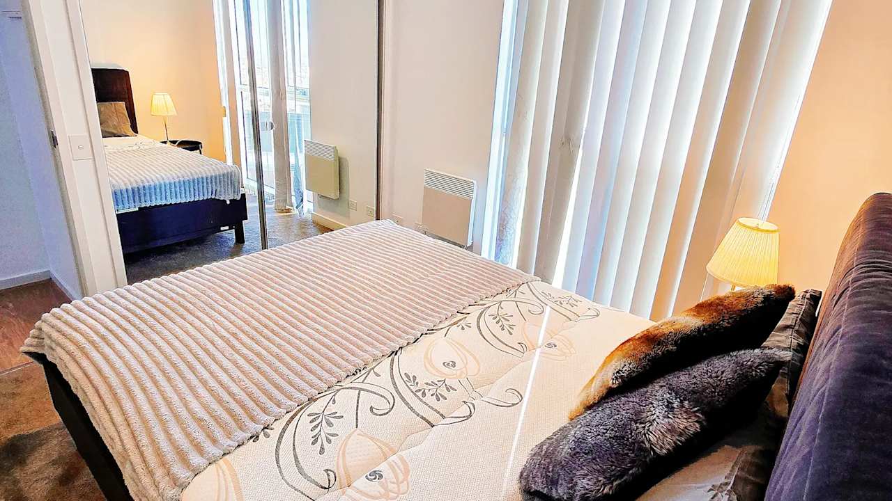 Furnished room in a flatshare