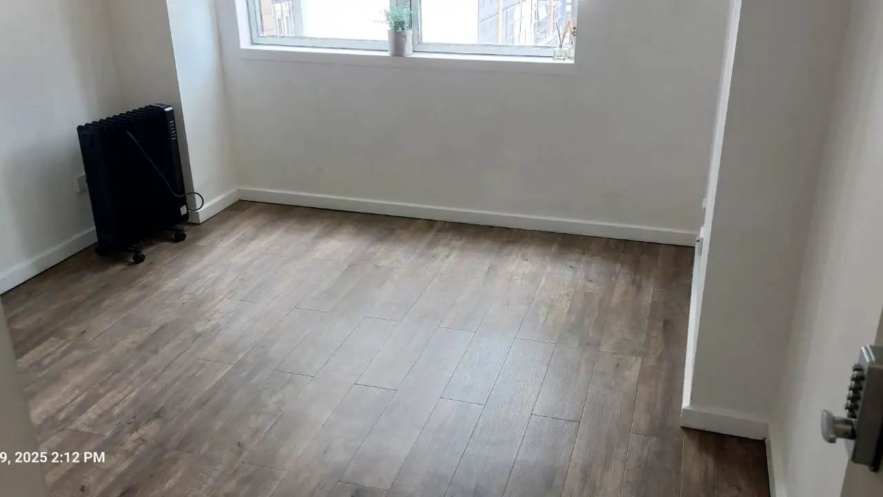 Unfurnished room in a flatshare