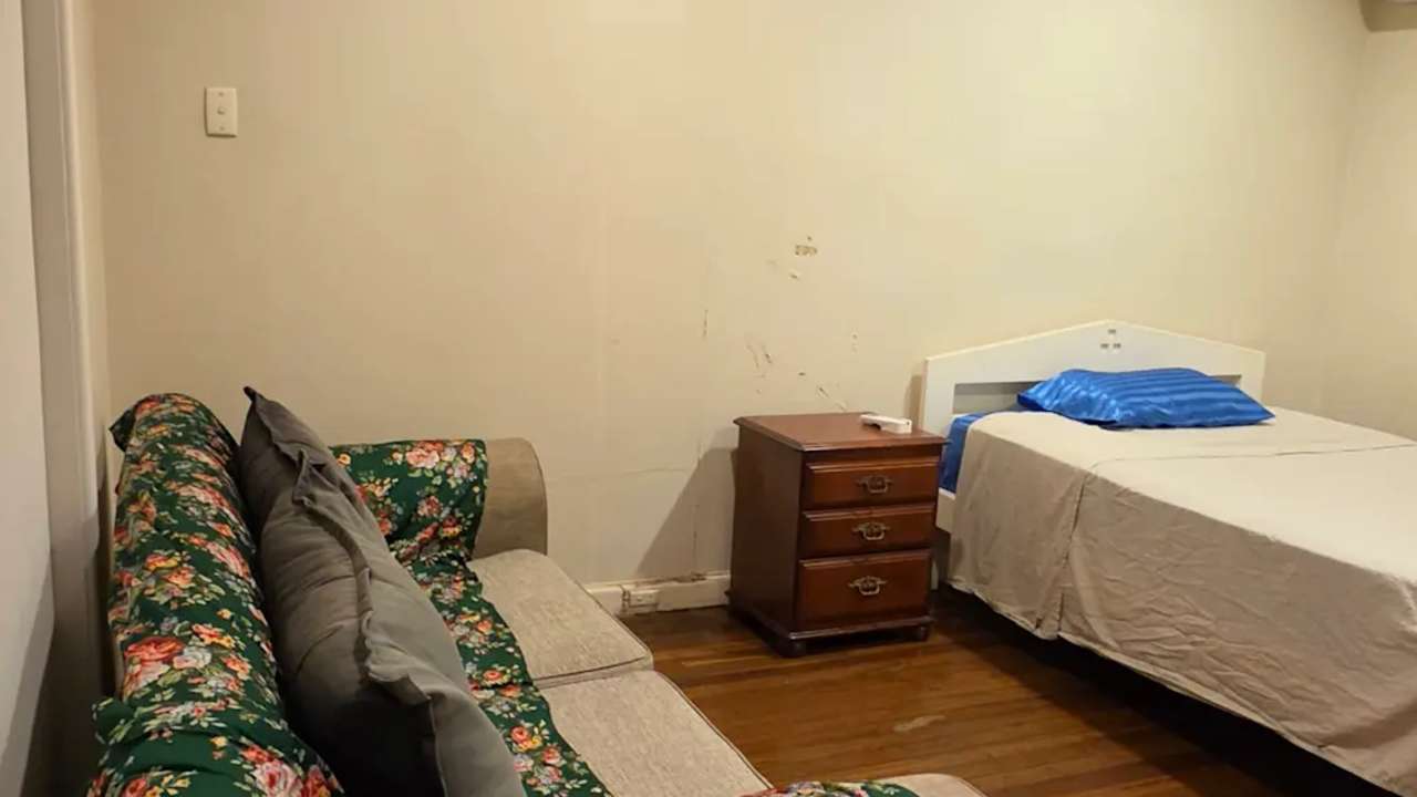 Furnished room in a share house
