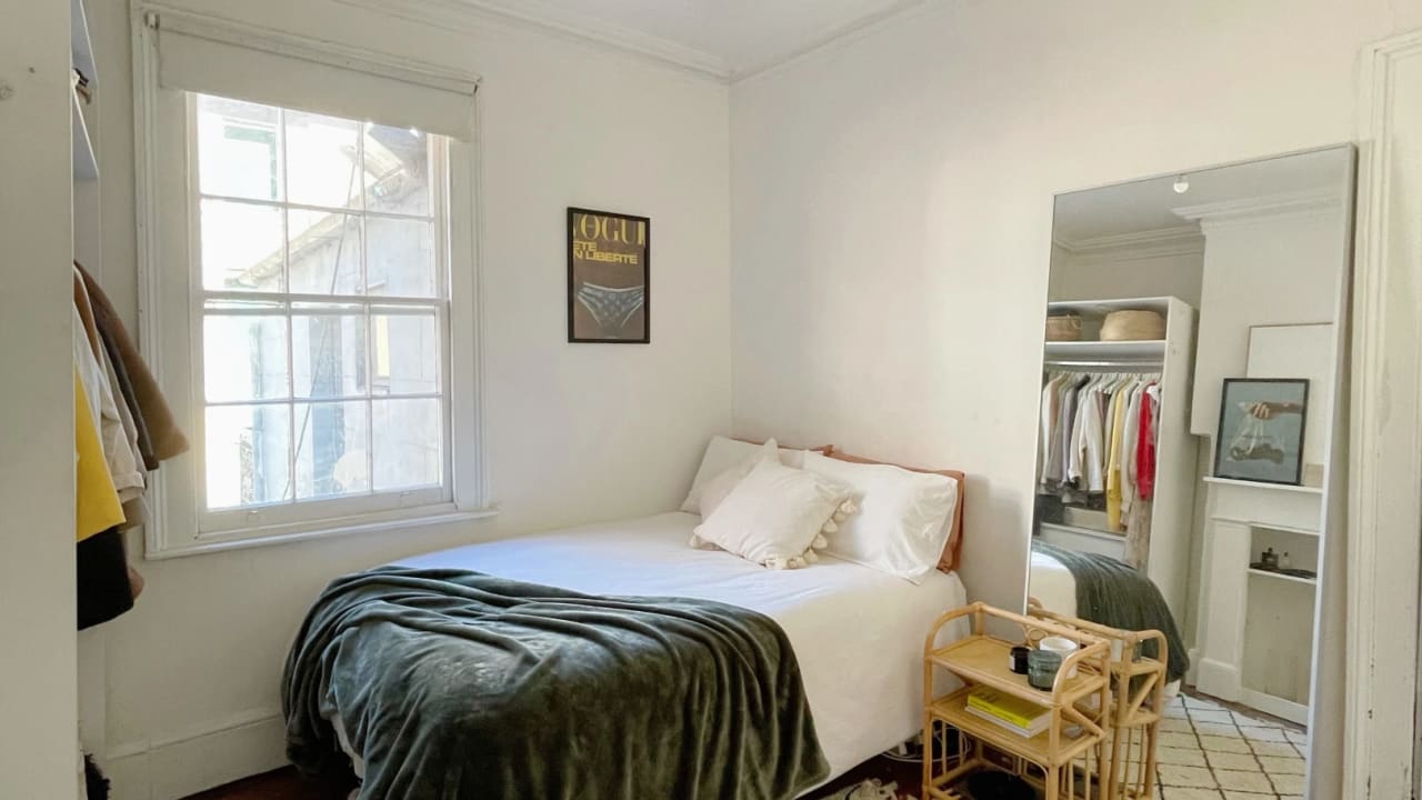 Furnished room in a share house