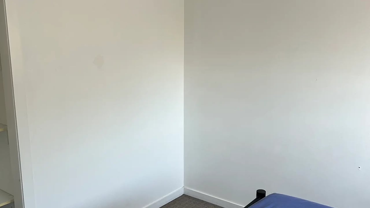 Room in a share house