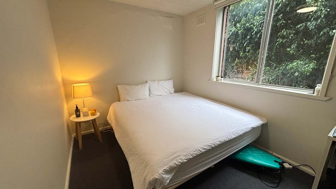 Unfurnished room in a flatshare