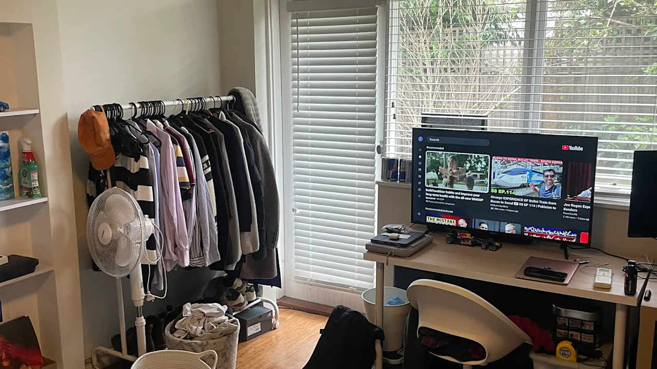 Unfurnished room in a flatshare