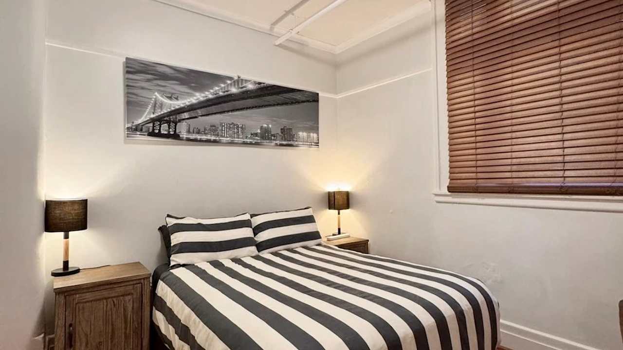 Furnished room in a flatshare