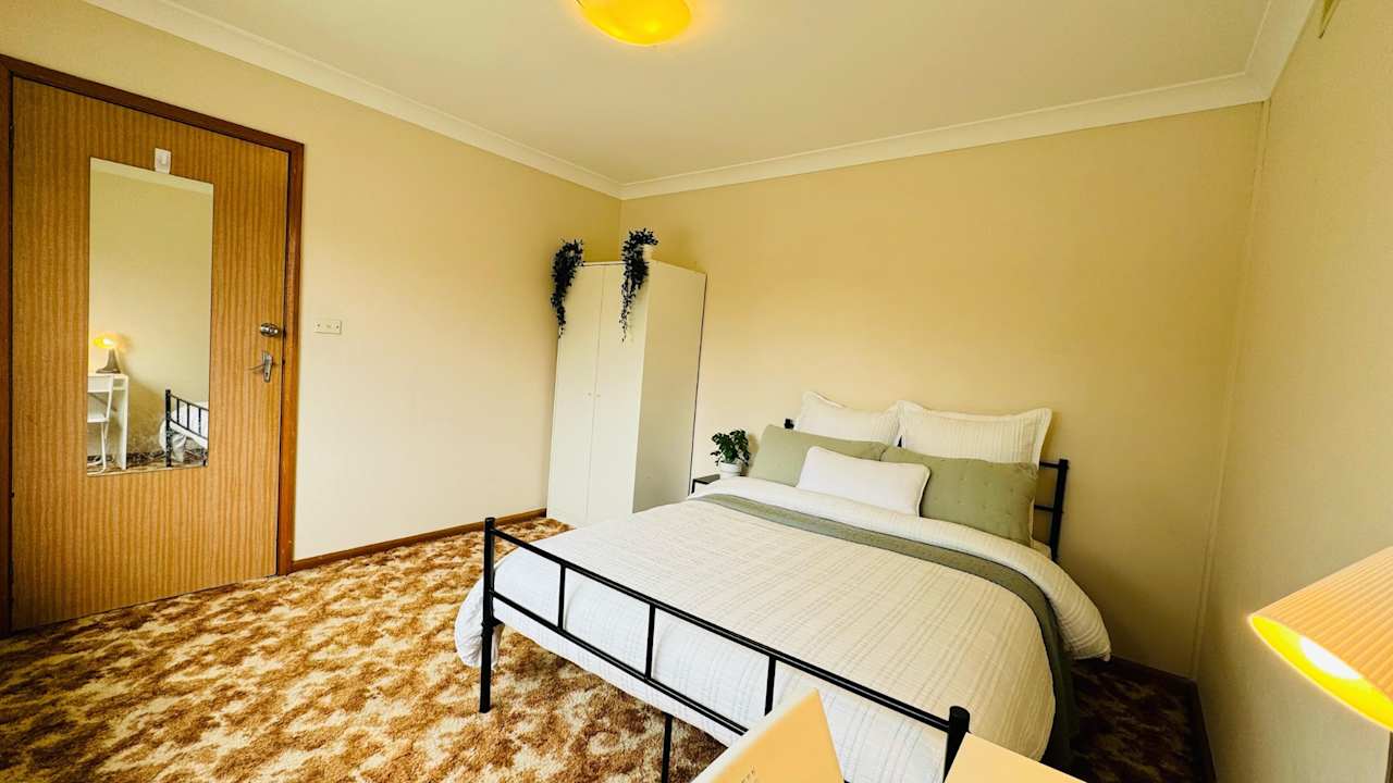Furnished room in a flatshare