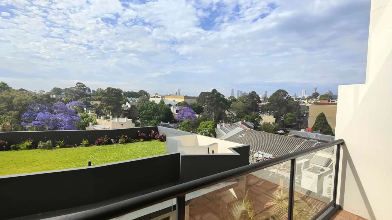 Unfurnished room in a flatshare