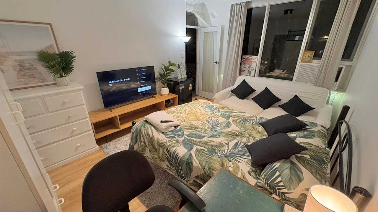 Furnished room in a flatshare