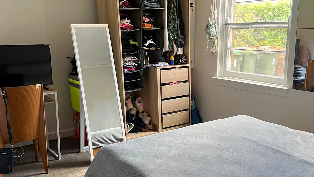 Furnished room in a share house