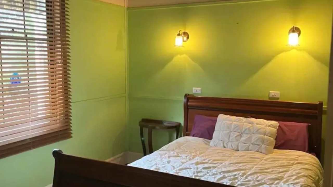 Room in a share house
