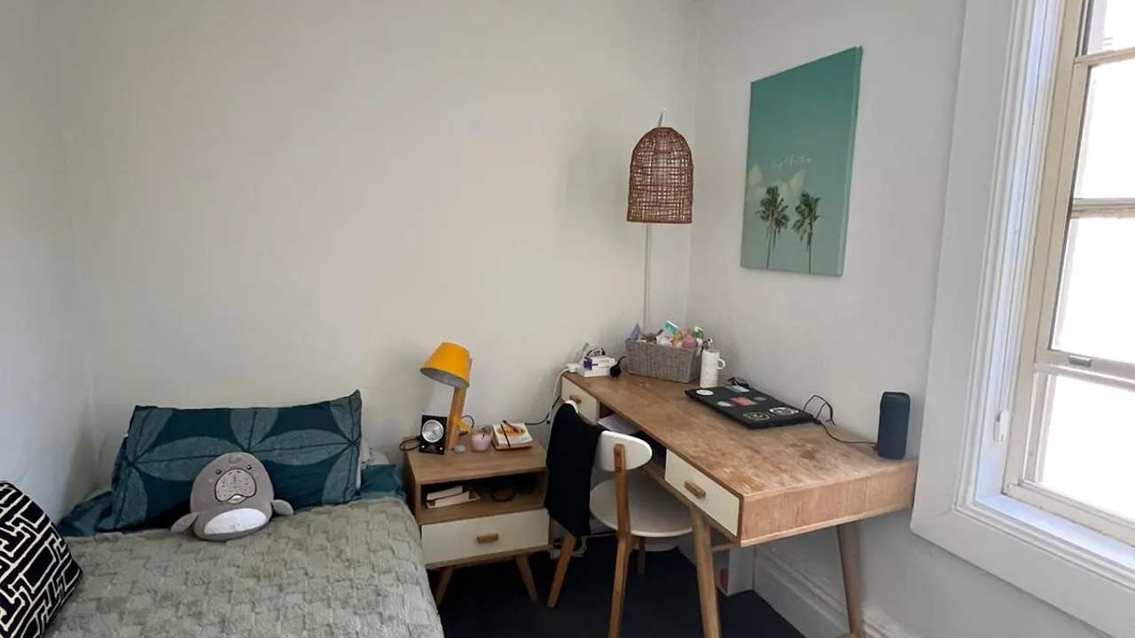 Furnished room in a flatshare