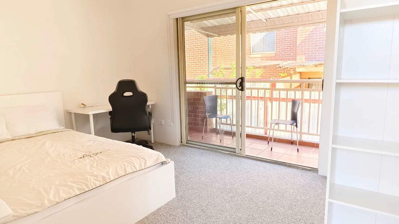 Furnished room in a flatshare