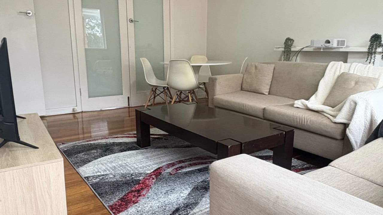 Furnished room in a flatshare