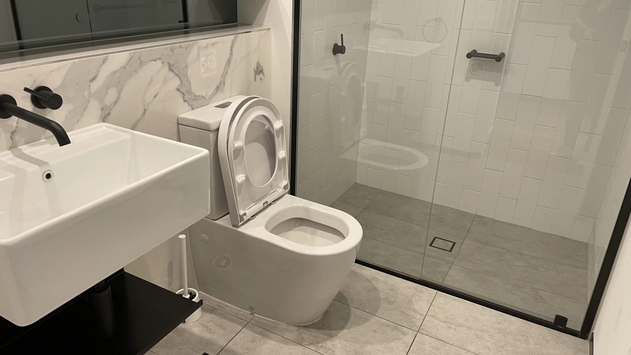 Whole property with 2 rooms for rent