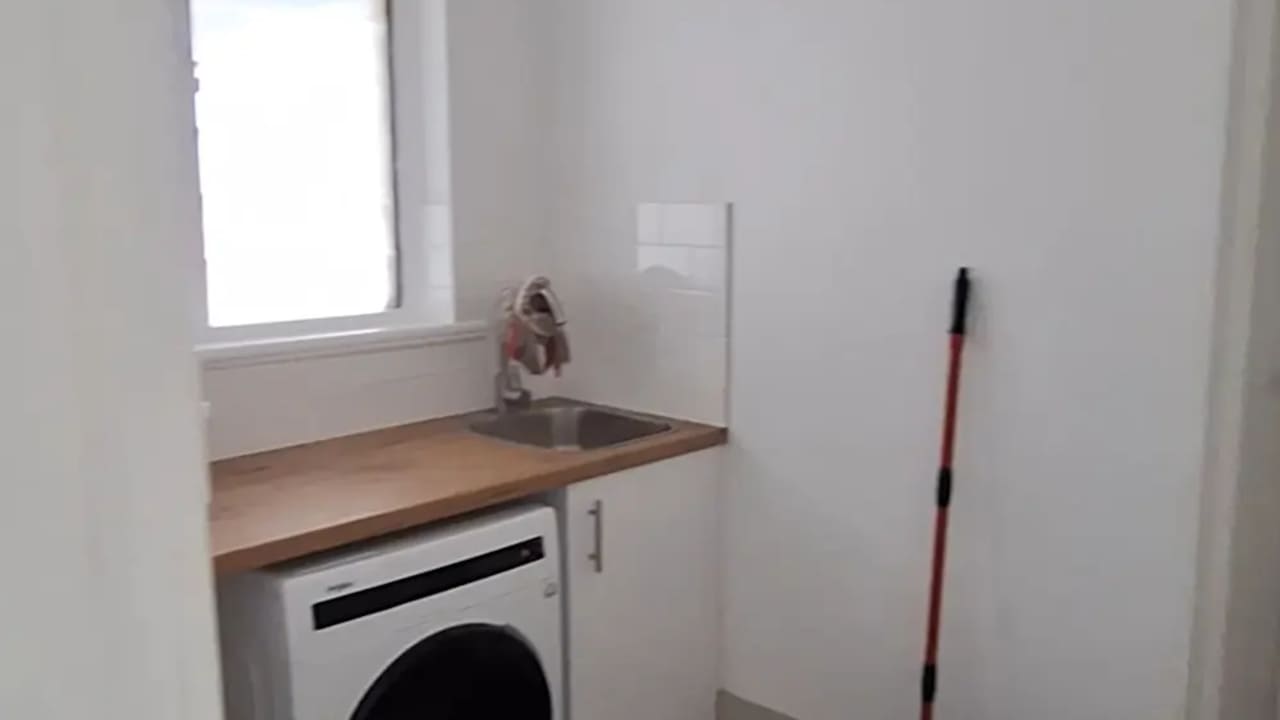Room in a share house