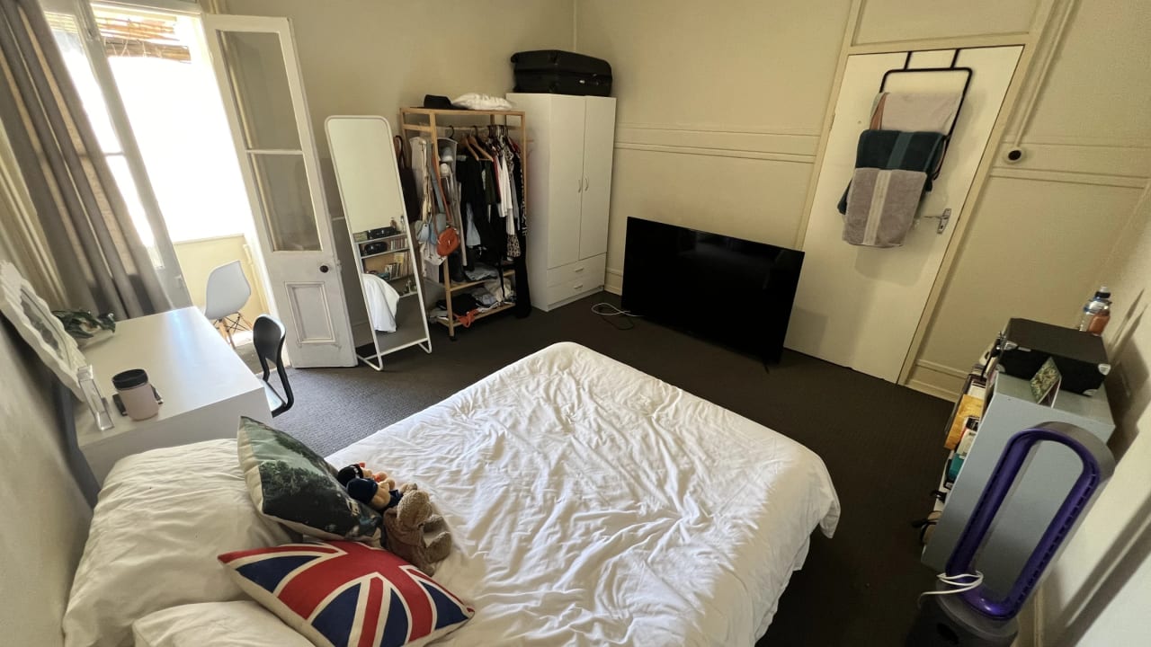 Room in a share house