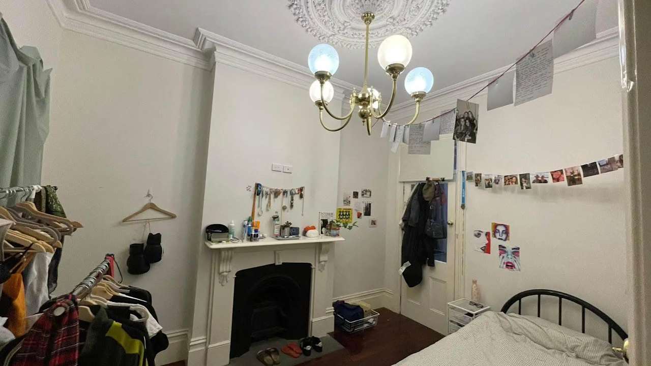 Furnished room in a share house