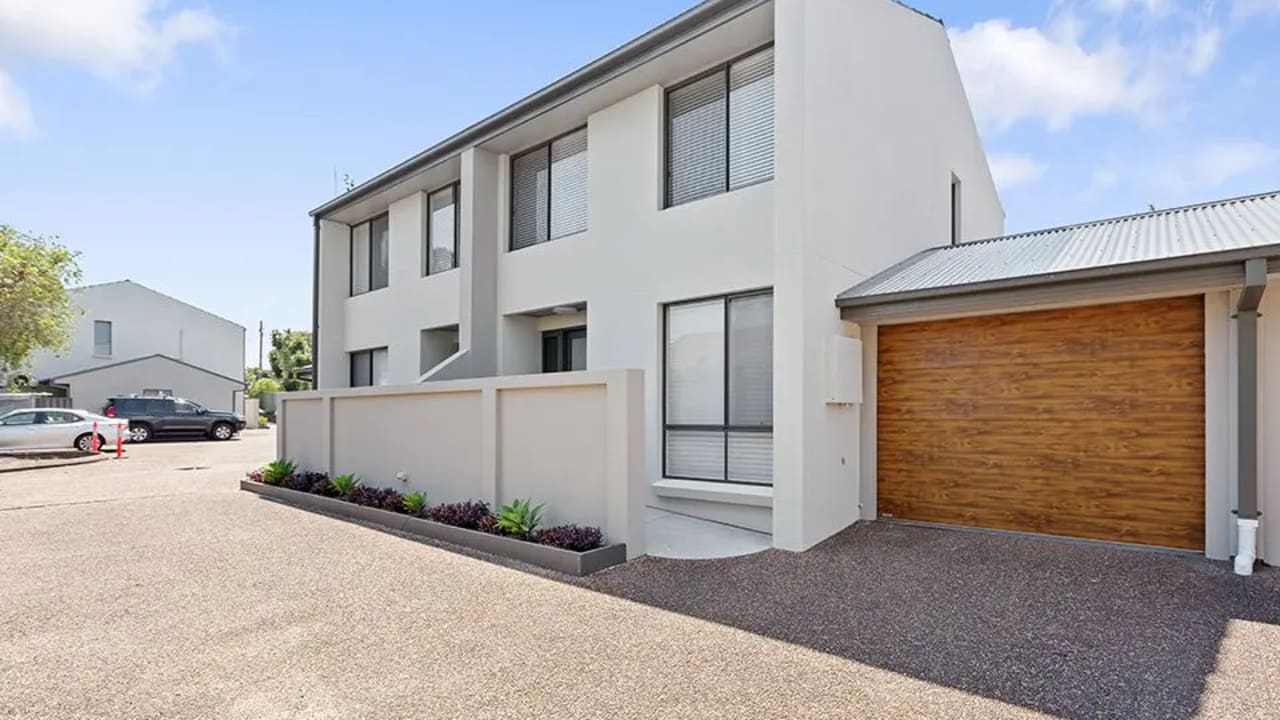 Whole property with 2 rooms for rent