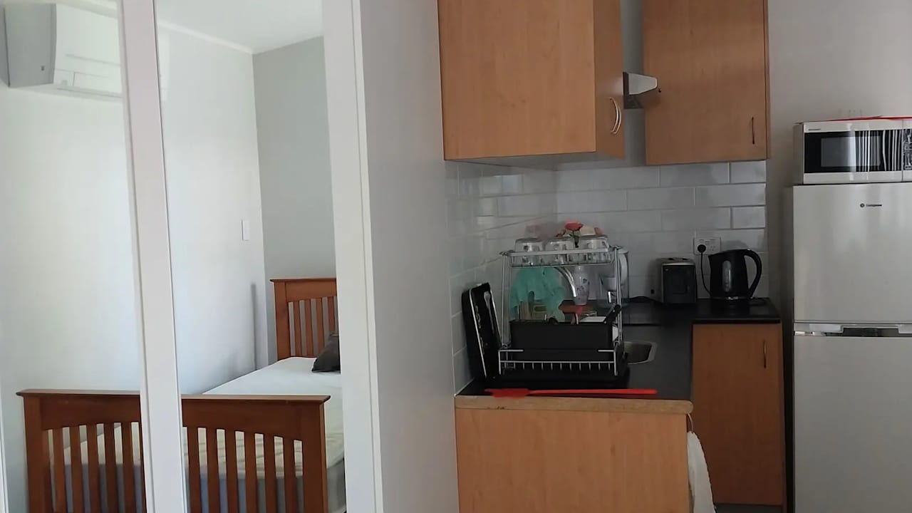 Whole property with 1 room for rent