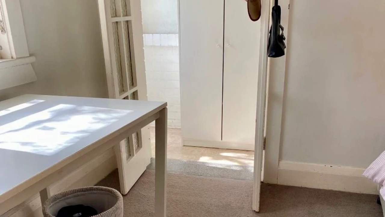 Furnished room in a flatshare