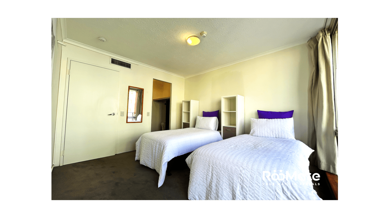 Furnished room with ensuite in a flatshare