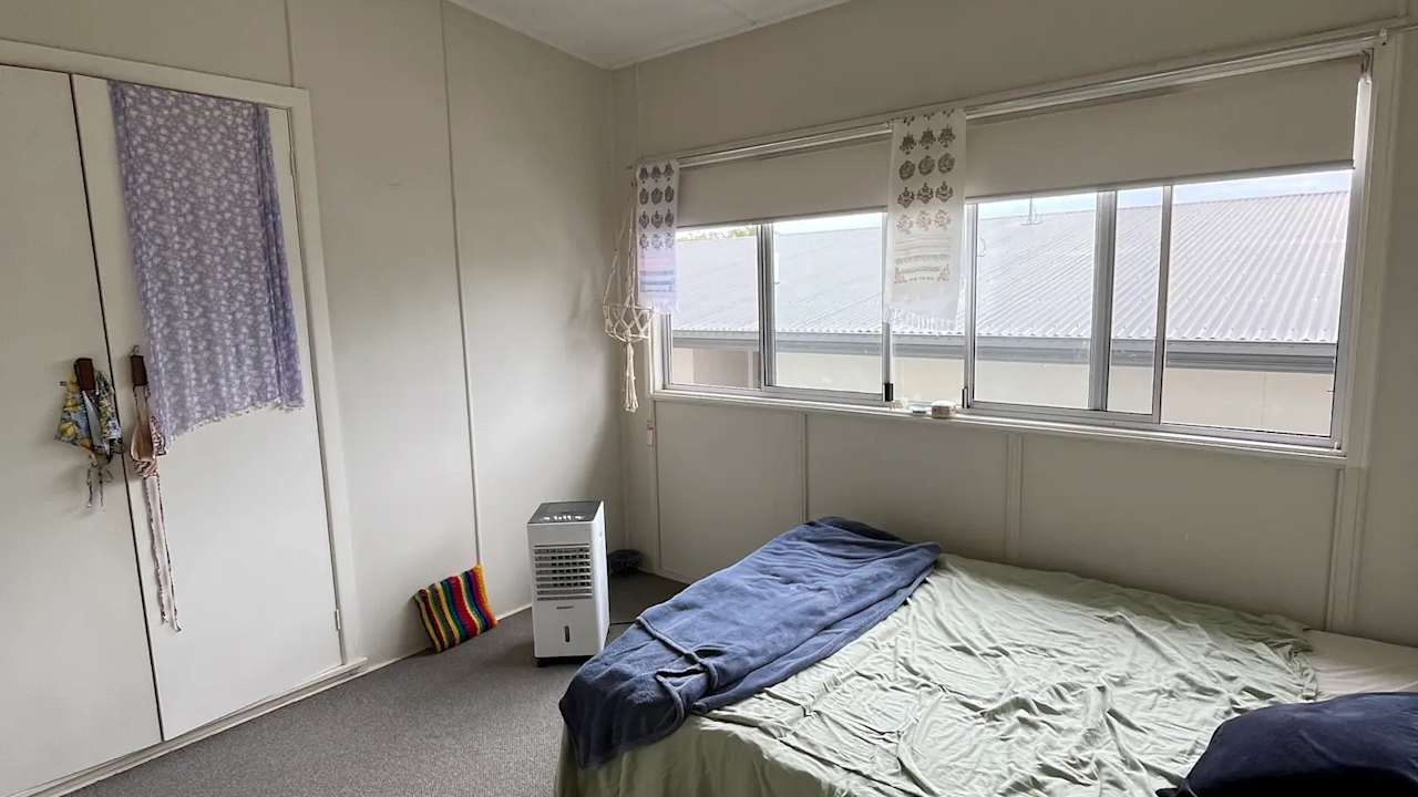 Room in a share house