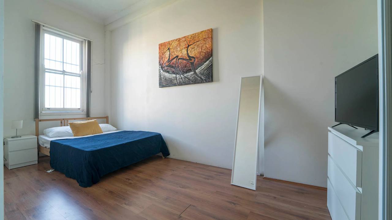 Furnished room in a flatshare