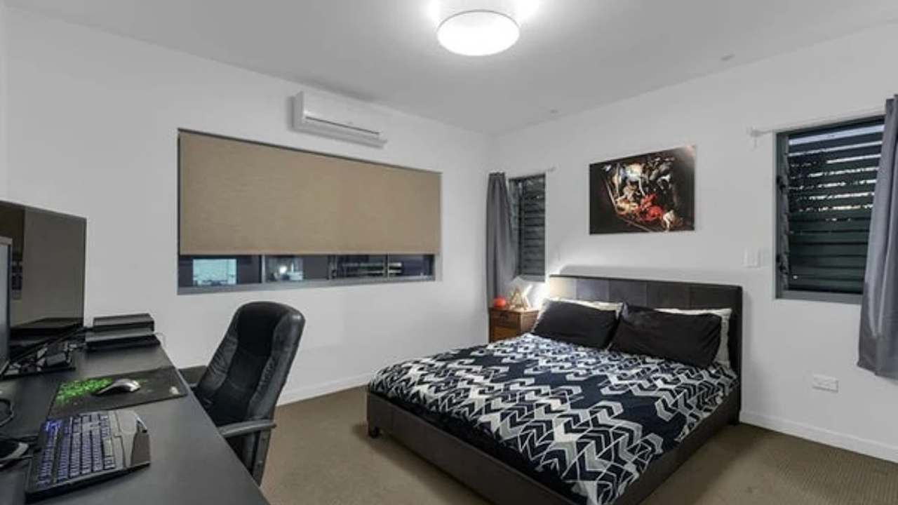 Unfurnished room with own bathroom