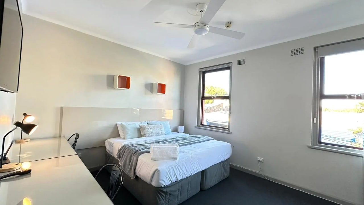 Furnished room in a flatshare