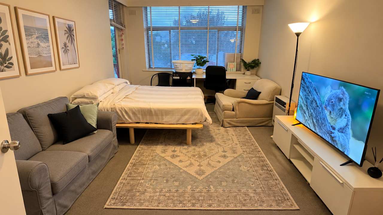 Furnished room in a flatshare