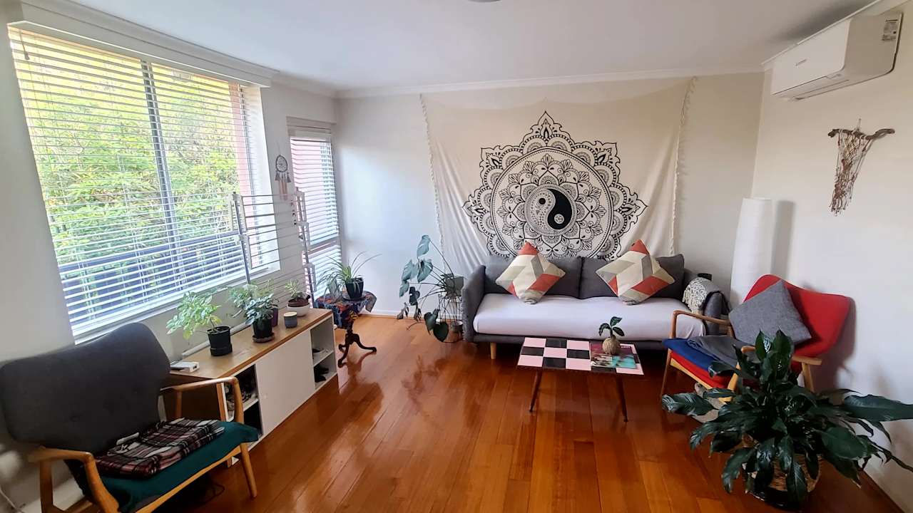 Furnished room in a flatshare