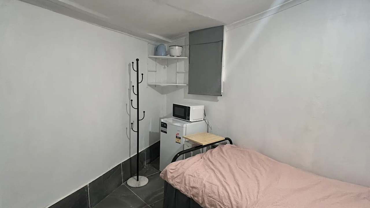 Furnished room in a share house