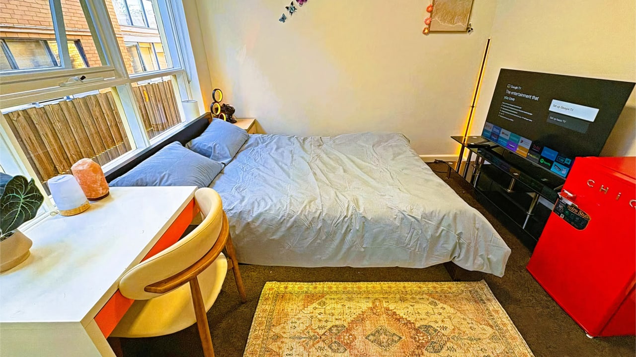 Furnished room in a flatshare