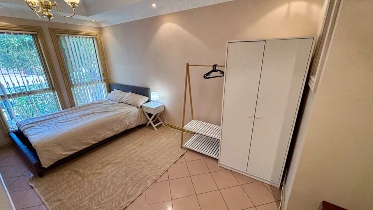 Room in a share house